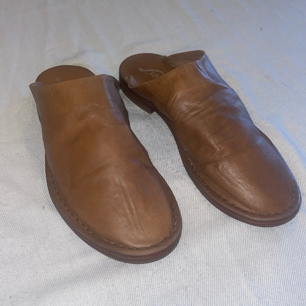 Free people Blake stitch camel Brown Leather mule slip ons SZ 5.5 EUC